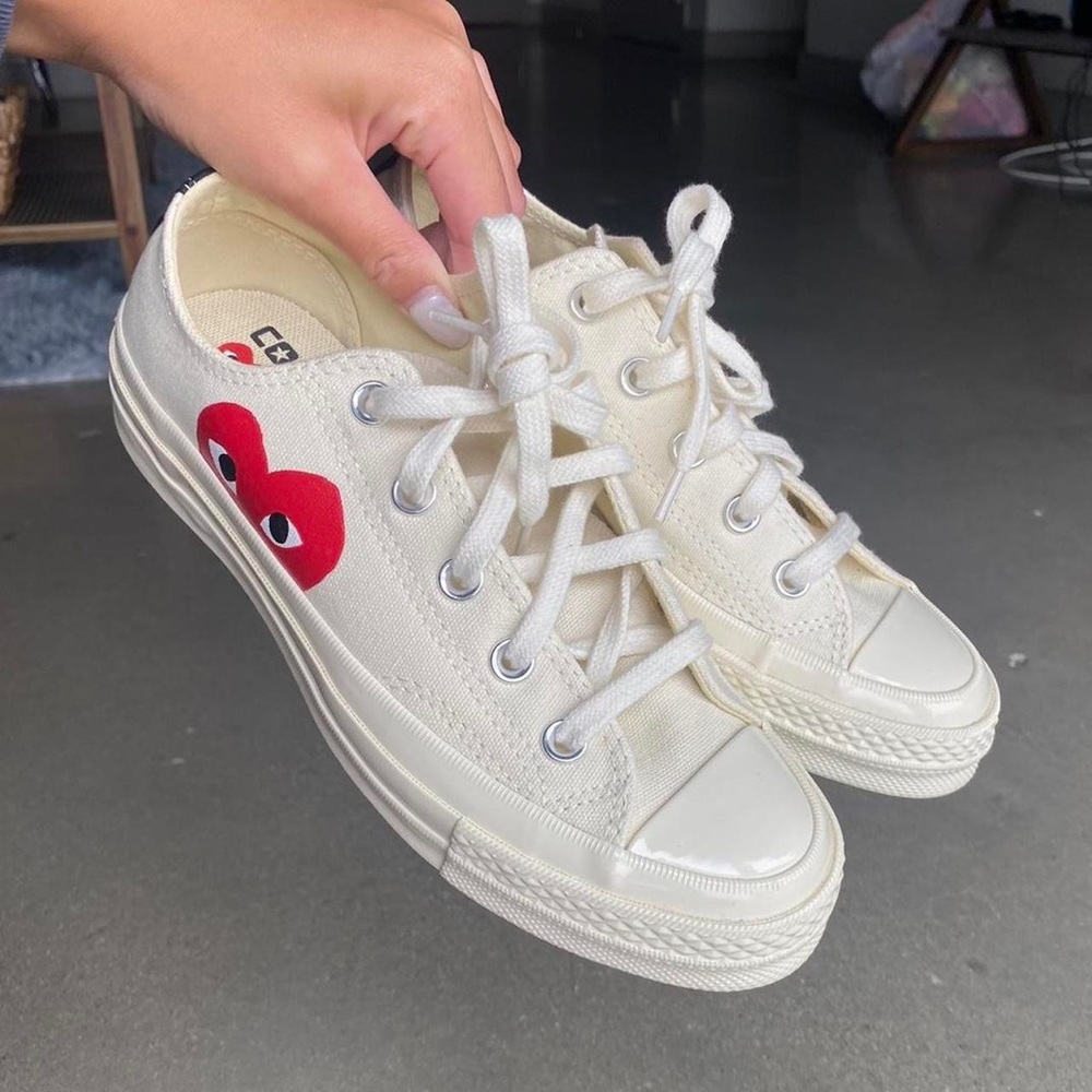 Low too white CDG converse